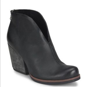 EUC Korks Shimira booties